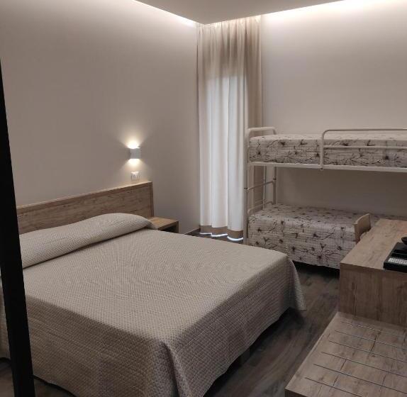 Четырехместный Номер Стандарт с Балконом, B&b Giglio Di Mare