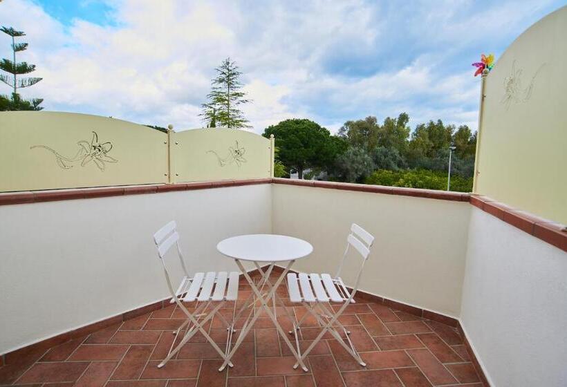 Трехместный Номер Стандарт с Балконом, B&b Giglio Di Mare