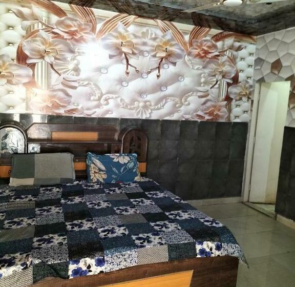 トリプルクラシックルーム, Oyo 87980 Rao