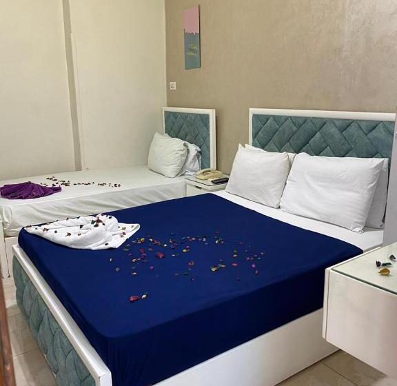 اتاق استاندارد سه تخته با بالکن, New Abdeen Palace Hostel