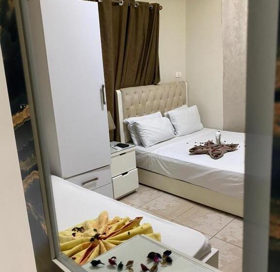 اتاق استاندارد سه تخته با بالکن, New Abdeen Palace Hostel