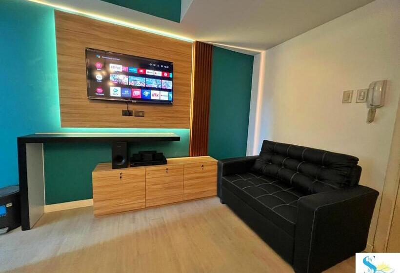 Suite Vista Piscina, Azure Urban Residences