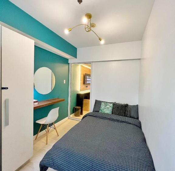 Suite Vista Piscina, Azure Urban Residences