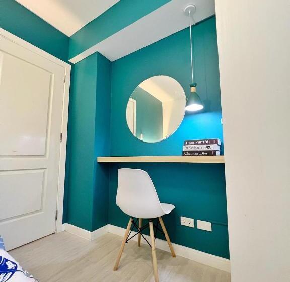 Suite Vista Piscina, Azure Urban Residences