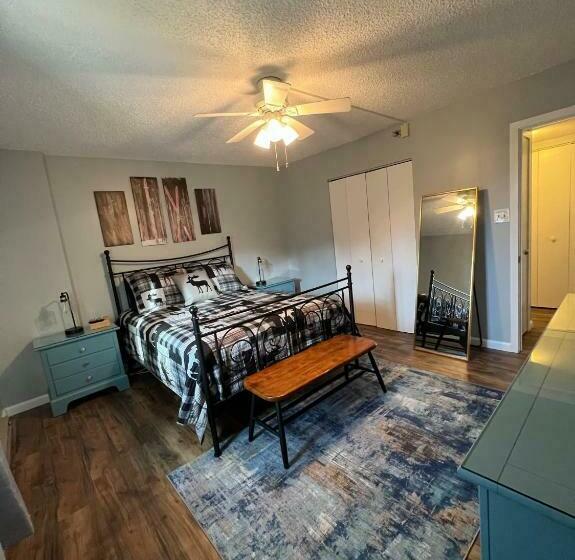 침실 1개 아파트, Snowshoe Ski In & Ski Out At Silvercreek Resort Family Friendly, Jacuzzi, Hot Tub, Mountain Views