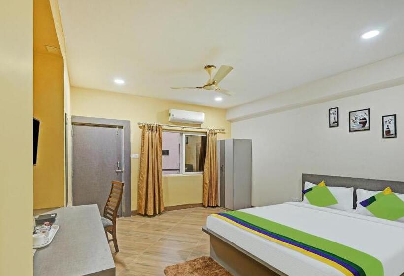 Deluxe Rum, Treebo Sidhartha Elite