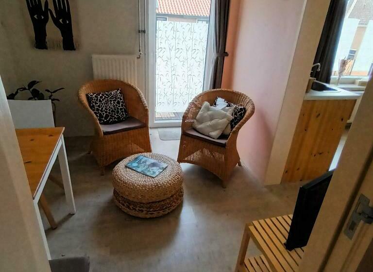 Номер Economy, Bb De Hinker