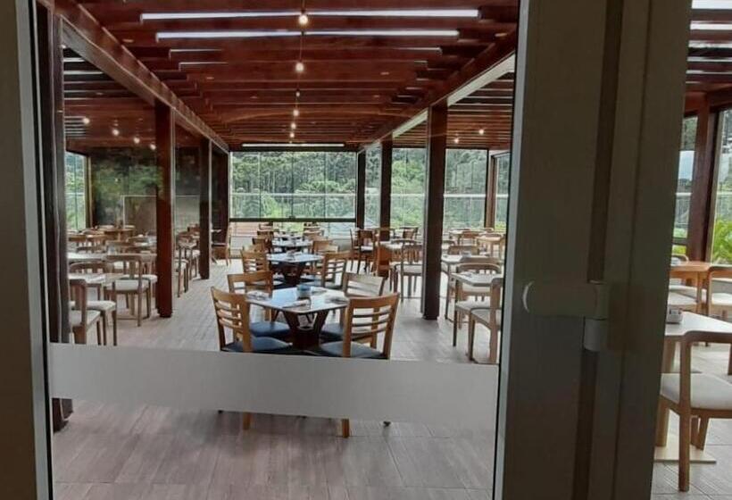 Quarto Quádruplo Estandar, Golden Gramado Resort