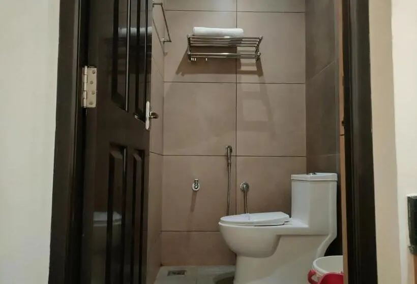Chambre Familiale, Medley Regency
