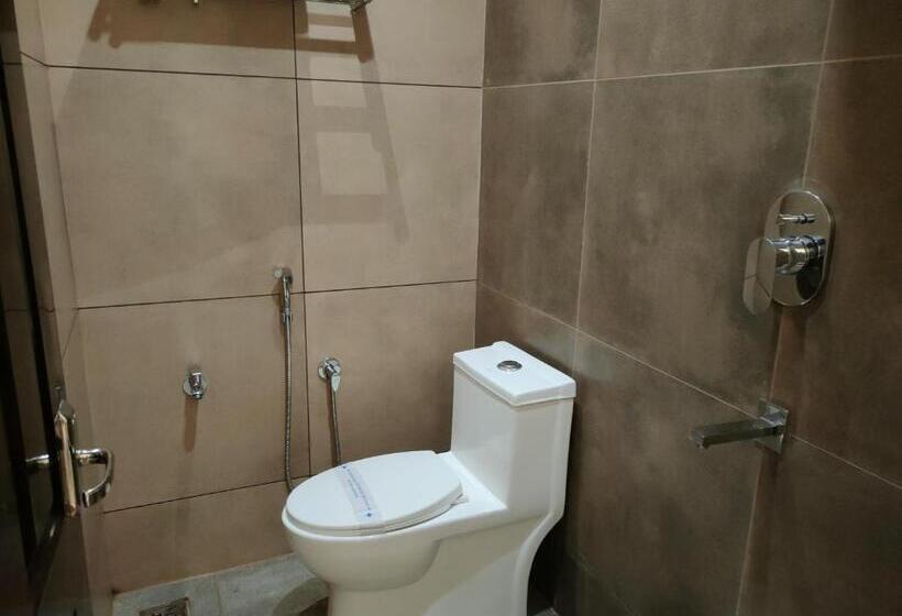 家庭间, Medley Regency