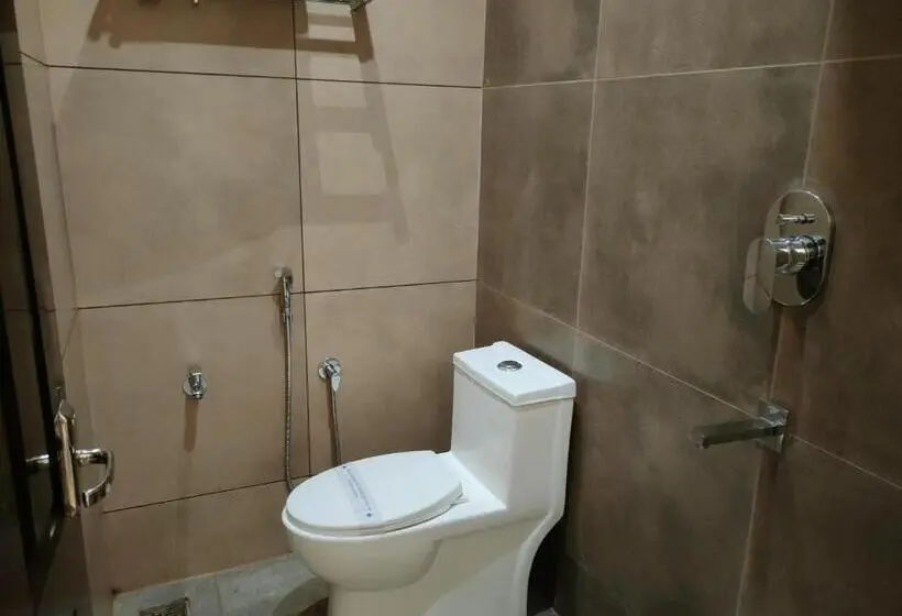 Chambre Familiale, Medley Regency