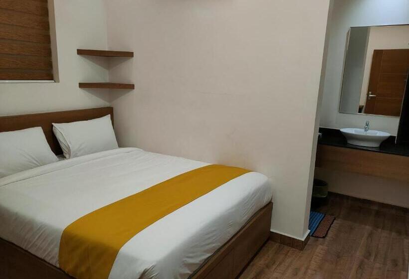 غرفة عائلية, Medley Regency