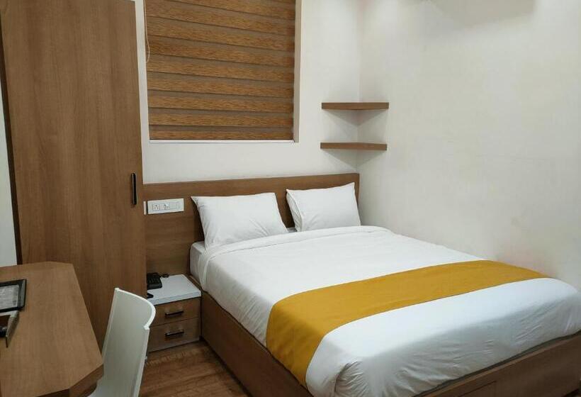 غرفة عائلية, Medley Regency