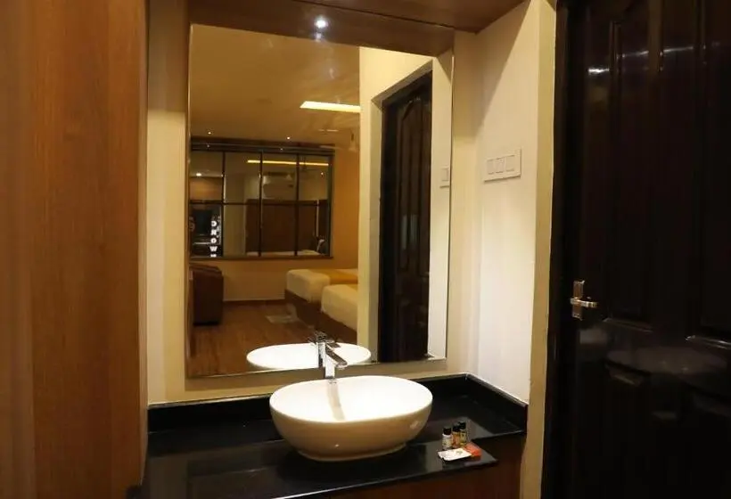 Chambre Familiale Deluxe, Medley Regency
