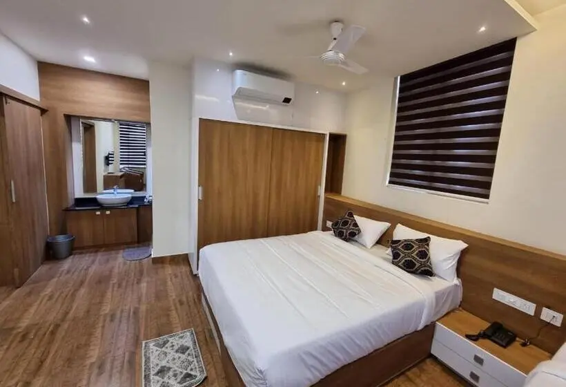 Chambre Familiale Deluxe, Medley Regency