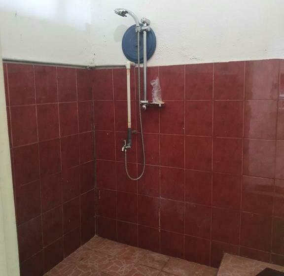 غرفة ديلوكس, Oyo 91077 Losmen Bunda Arema