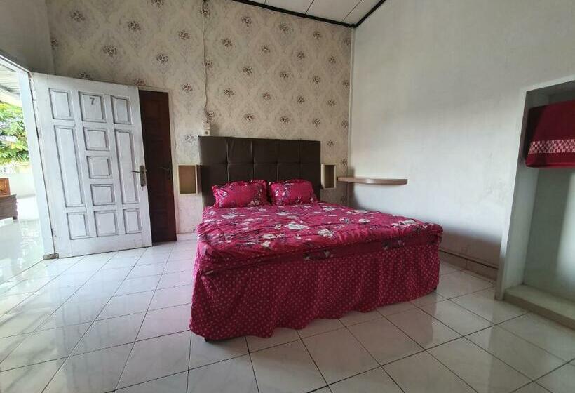 غرفة ديلوكس, Oyo 91077 Losmen Bunda Arema