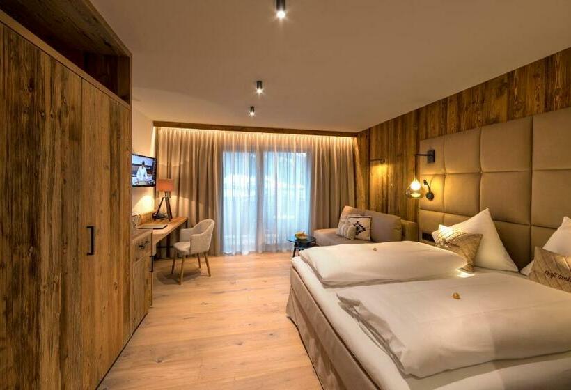 חדר סופריור עם מרפסת, Aktivhotel Alpendorf