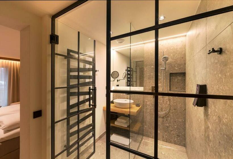 חדר סופריור עם מרפסת, Aktivhotel Alpendorf