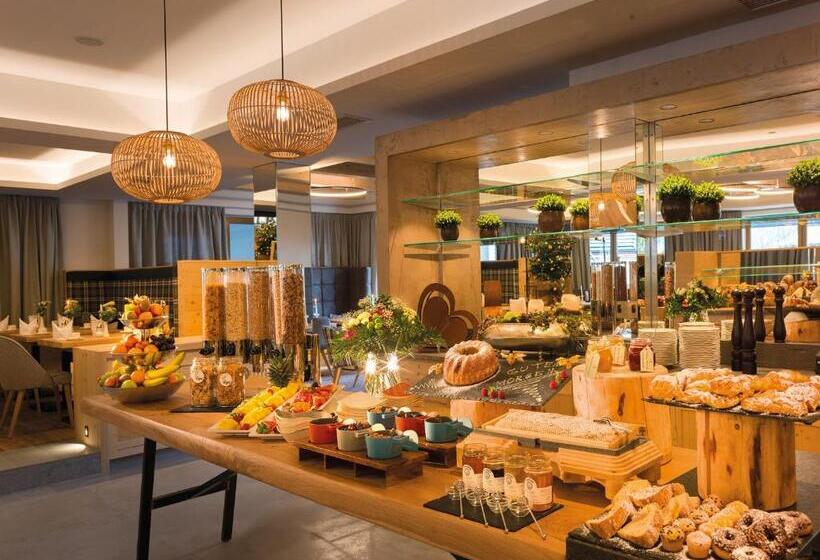 סוויטת ג'וניור עם מרפסת, Aktivhotel Alpendorf