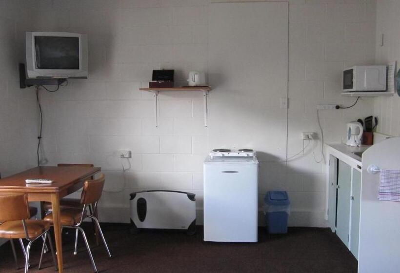 패밀리 아파트, Cromwell Motel