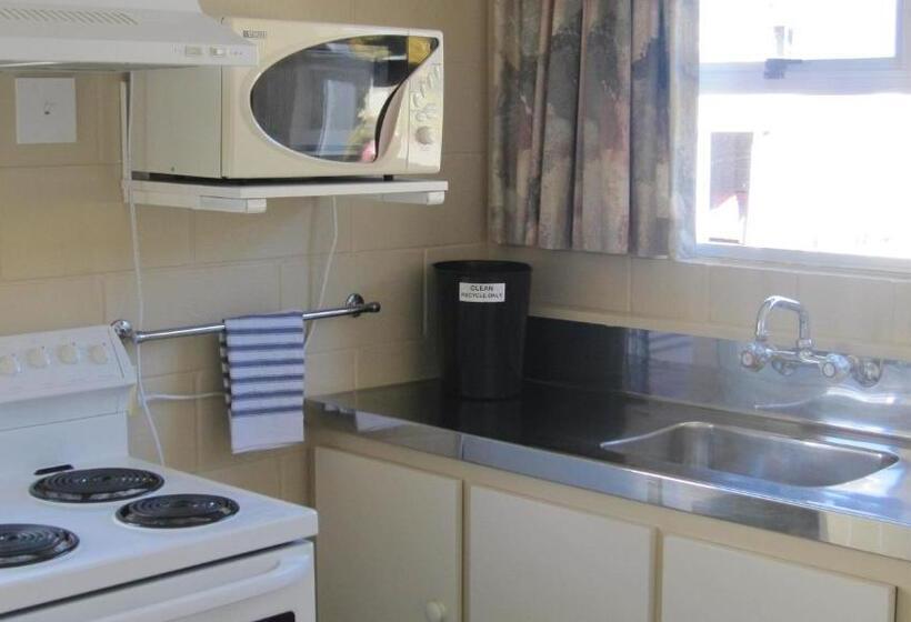 패밀리 아파트, Cromwell Motel