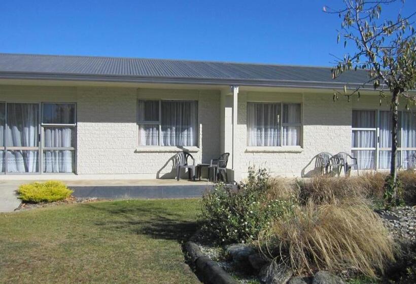 패밀리 아파트, Cromwell Motel