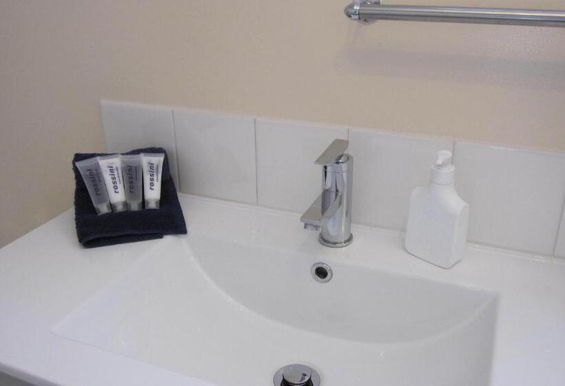 침실 2개 아파트, Cromwell Motel