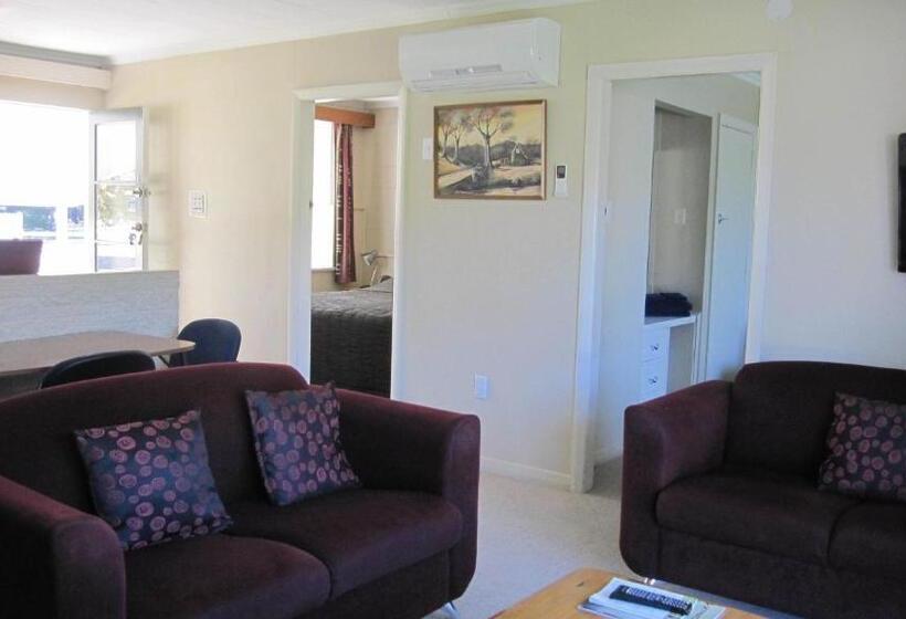 침실 2개 아파트, Cromwell Motel