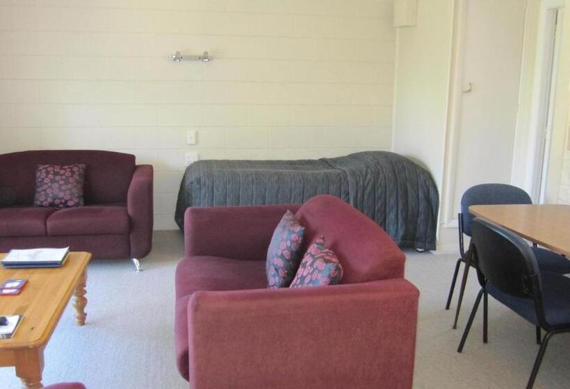 침실 2개 아파트, Cromwell Motel