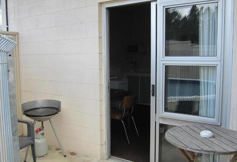 이코노미 룸, Cromwell Motel