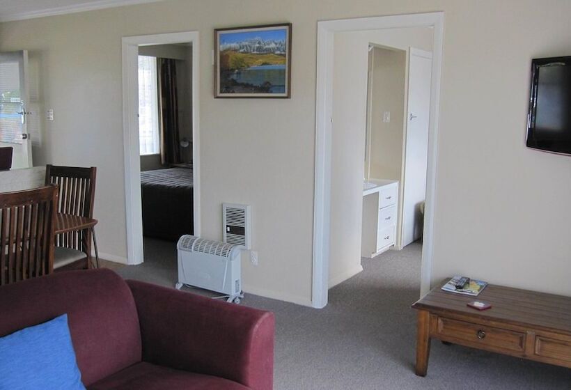 침실 2개 아파트, Cromwell Motel