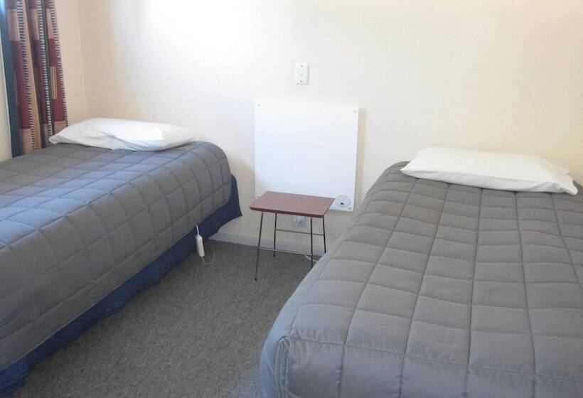 침실 2개 아파트, Cromwell Motel