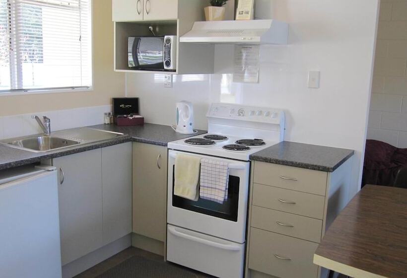 침실 2개 아파트, Cromwell Motel