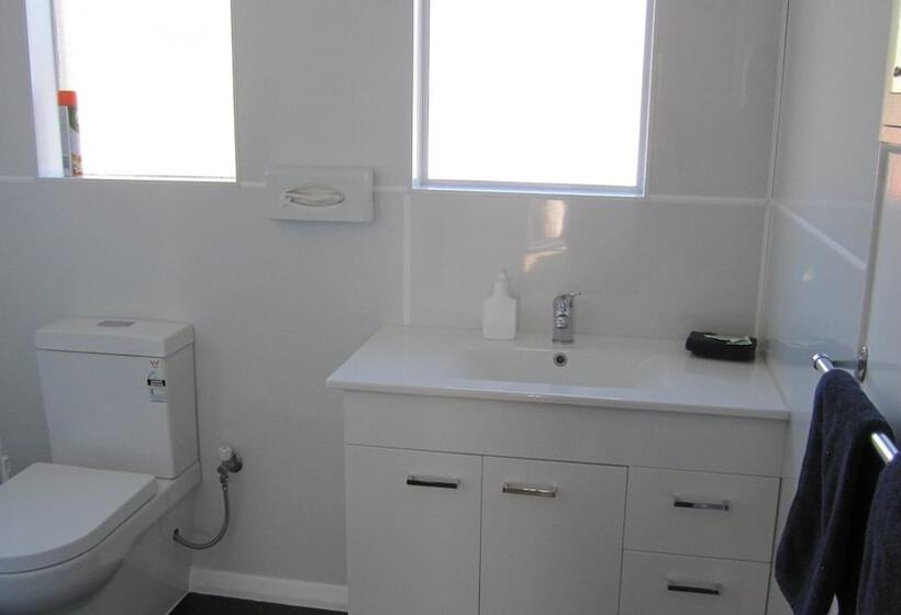 침실 2개 아파트, Cromwell Motel