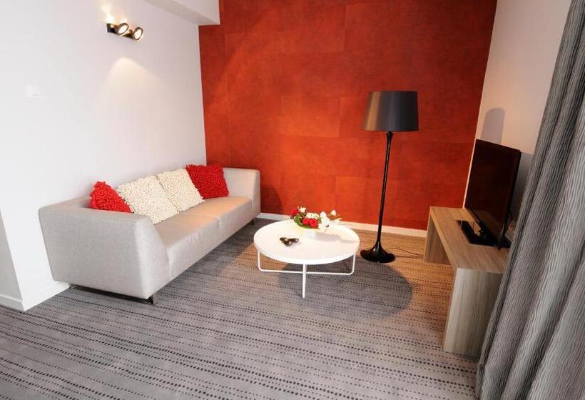 带大床的套房, Best Western Plus Hôtel & Spa De Chassieu