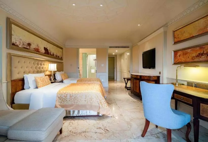 プールビューのプレミアムルーム, Crowne Plaza Resort Sanya Bay, An Ihg