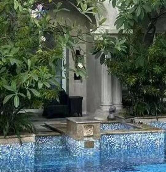 Номер Premium Вид на Бассейн, Crowne Plaza Resort Sanya Bay, An Ihg