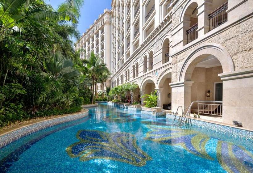 带泳池景观的优质房间, Crowne Plaza Resort Sanya Bay, An Ihg