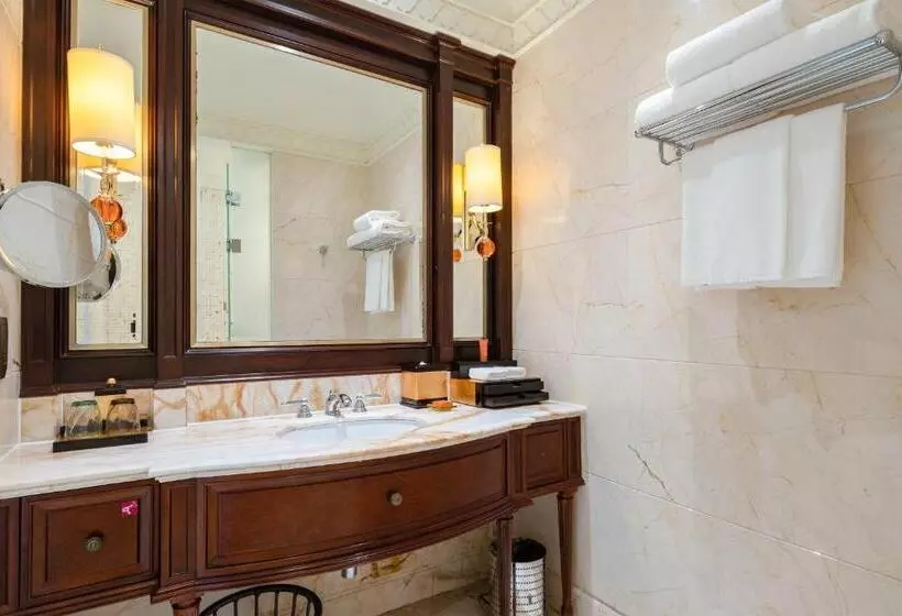 プールビューのプレミアムルーム, Crowne Plaza Resort Sanya Bay, An Ihg
