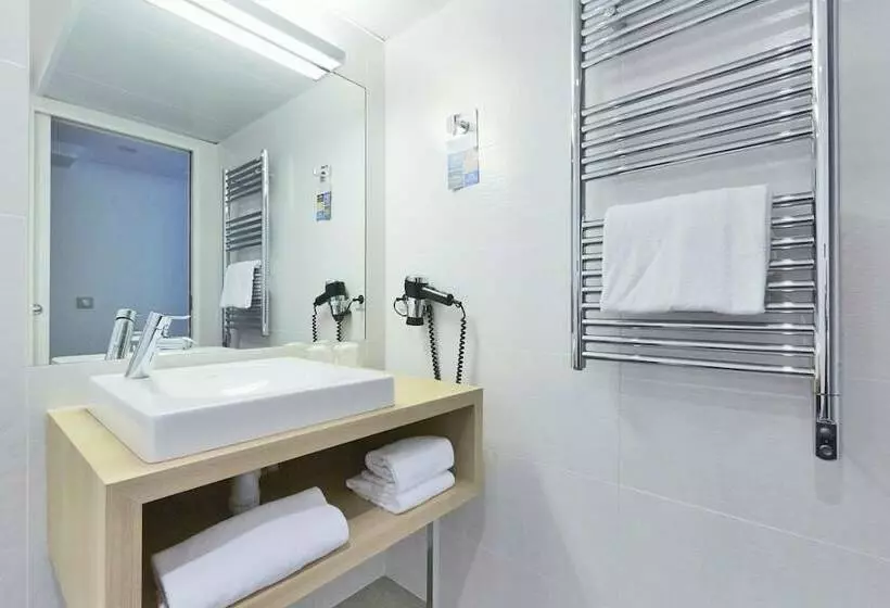 スタンダードルーム, Kyriad Paris 18  Porte De Clignancourt  Montmartre