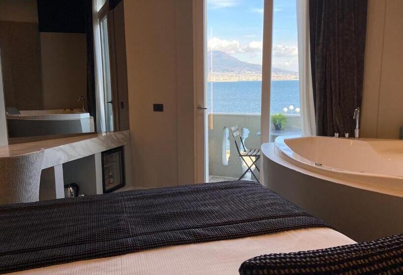 سوئیت با چشم‌انداز دریا و هیدروماساژ, Relais Sul Mare Boutique