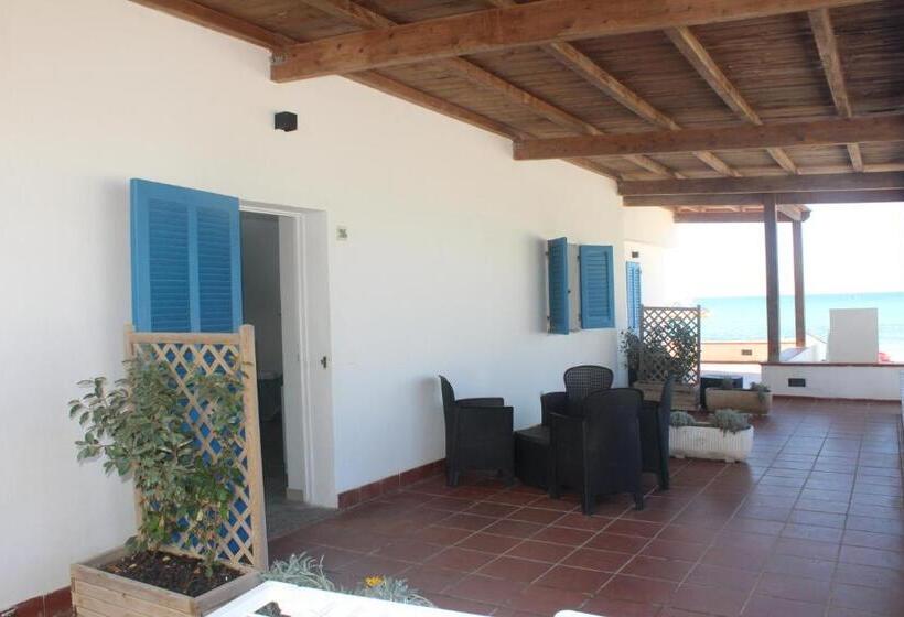 חדר סטנדרט לארבעה נוף לים, Vel Marì   Rooms On The Beach