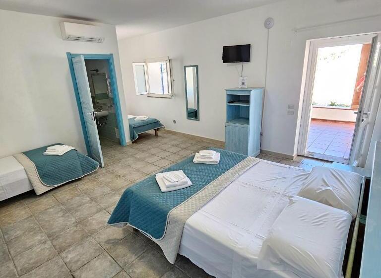 חדר סטנדרט לארבעה נוף לים, Vel Marì   Rooms On The Beach