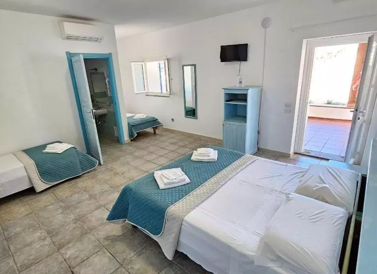 اتاق استاندارد چهار تخته با چشم‌انداز دریا, Vel Marì   Rooms On The Beach