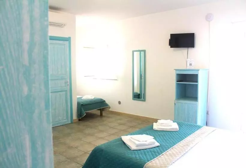 اتاق استاندارد چهار تخته با چشم‌انداز دریا, Vel Marì   Rooms On The Beach
