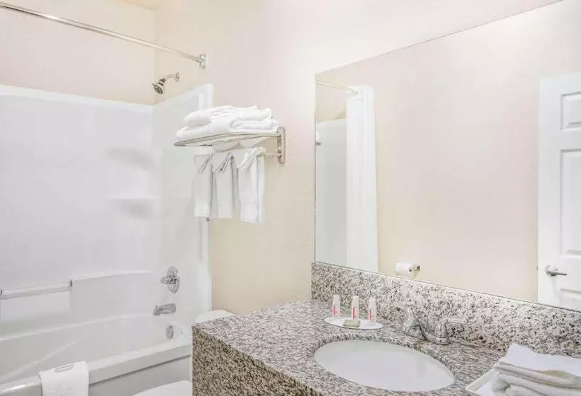 Standard-huone King-vuode, High Point Inn & Suites Peace River