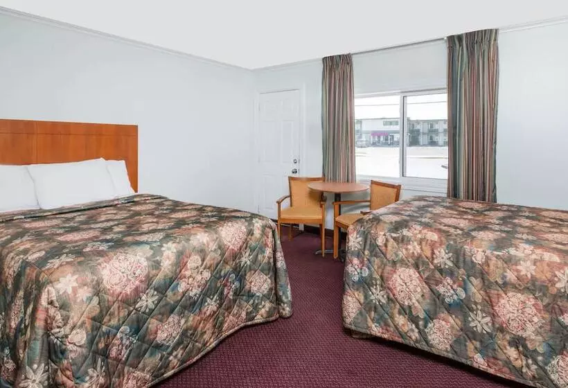 2ダブルベッドのスタンダードルーム, Knights Inn Arnprior