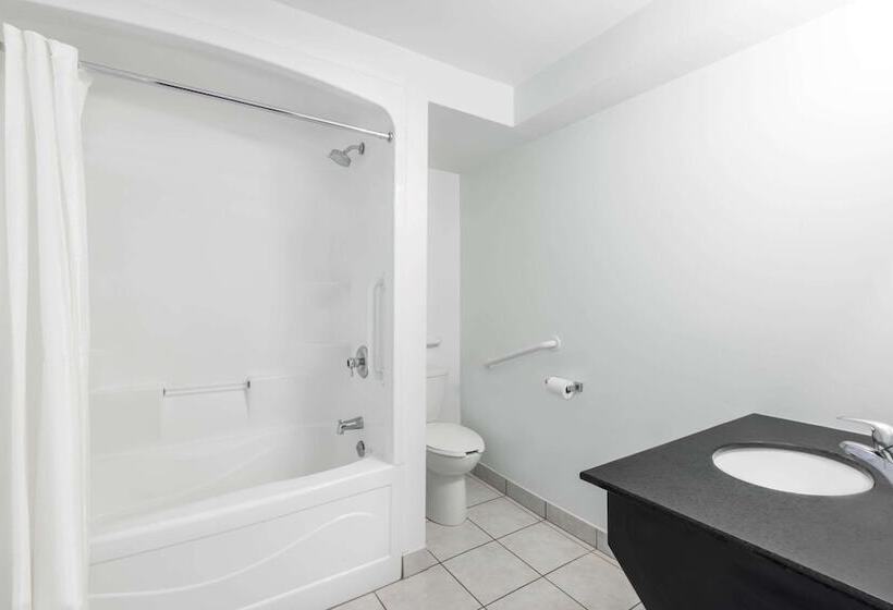 Номер Стандарт 2 Двуспальные Кровати, Knights Inn Arnprior