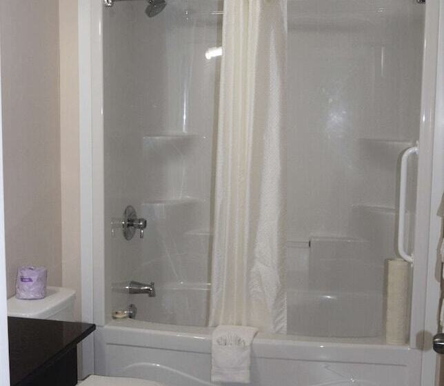 Номер Стандарт 2 Двуспальные Кровати, Knights Inn Arnprior